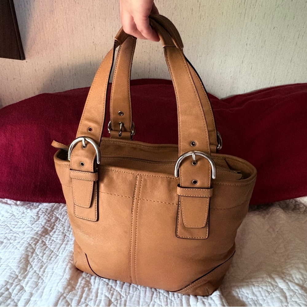 Vintage coach 2004 soho mini buckle bucket tote tan and silver leather purse - Picture 3 of 10